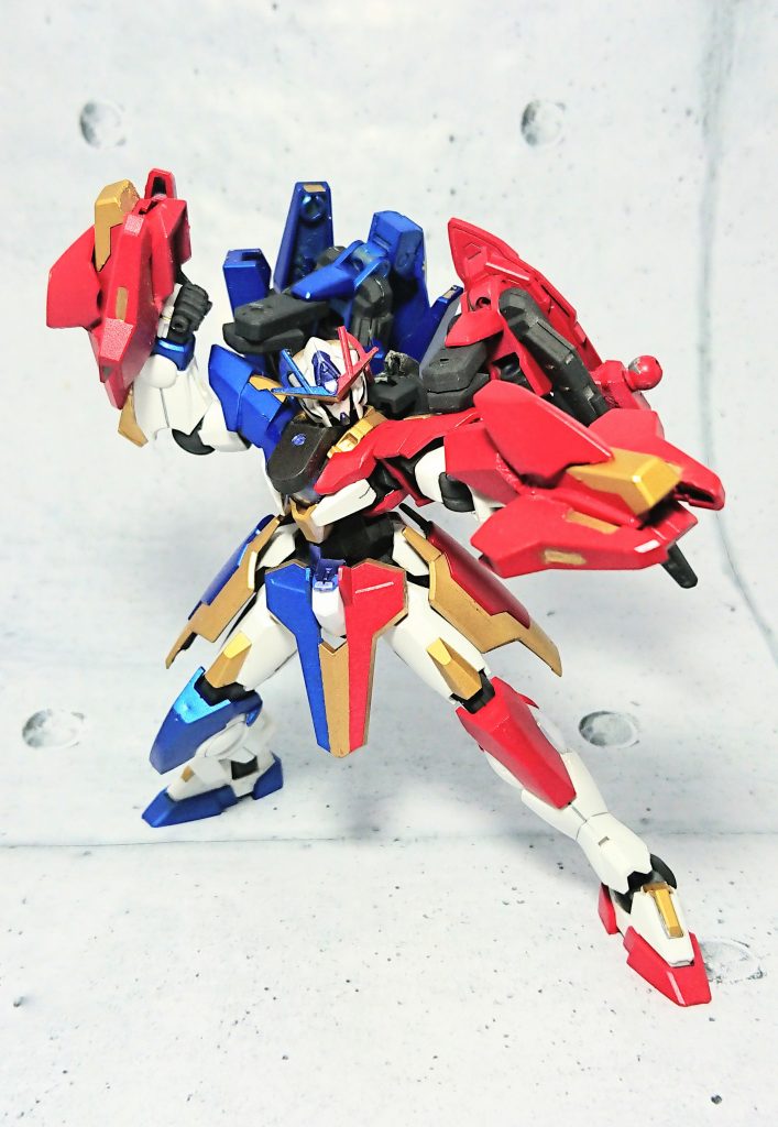 GNナックルビット 前面にGNフィールド展開可能なビット、フィールドはどちらかと言えば守りよりも攻撃力上昇目的で使用される。