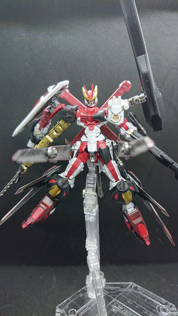 クロスネームド最大火力を誇る股間部ビーム砲、ブレイドドラグーンで収束率を高め破壊力を更に上げる