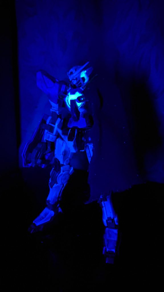 ブラックライトを当てた様子