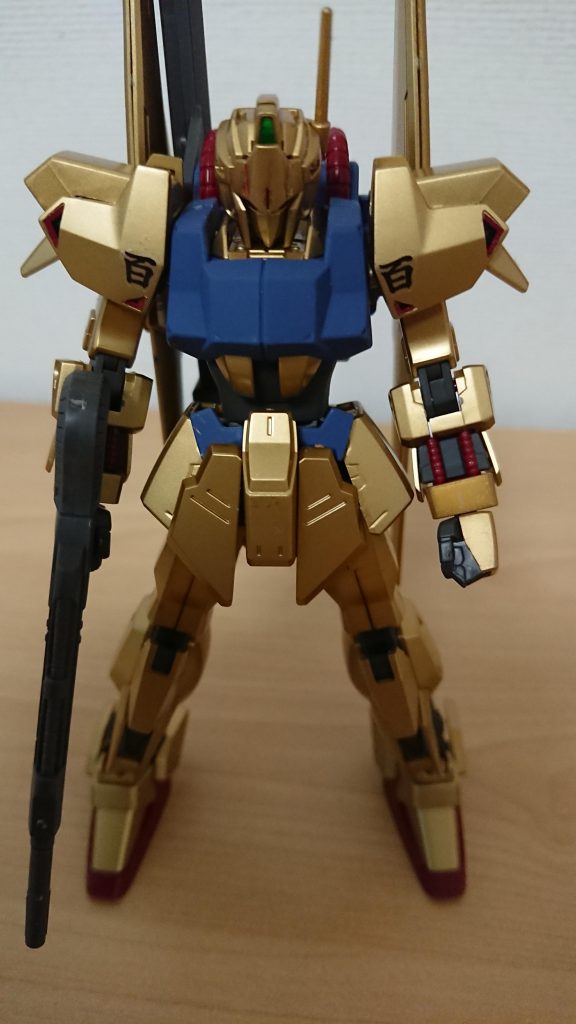 見てもらったら分かると思うんですが、背中のバインダーの部分のアンダーゲート処理をおざなりにしてしまって、隙間が空いちゃってます...丁寧にしなきゃいけないと痛感した次第であります