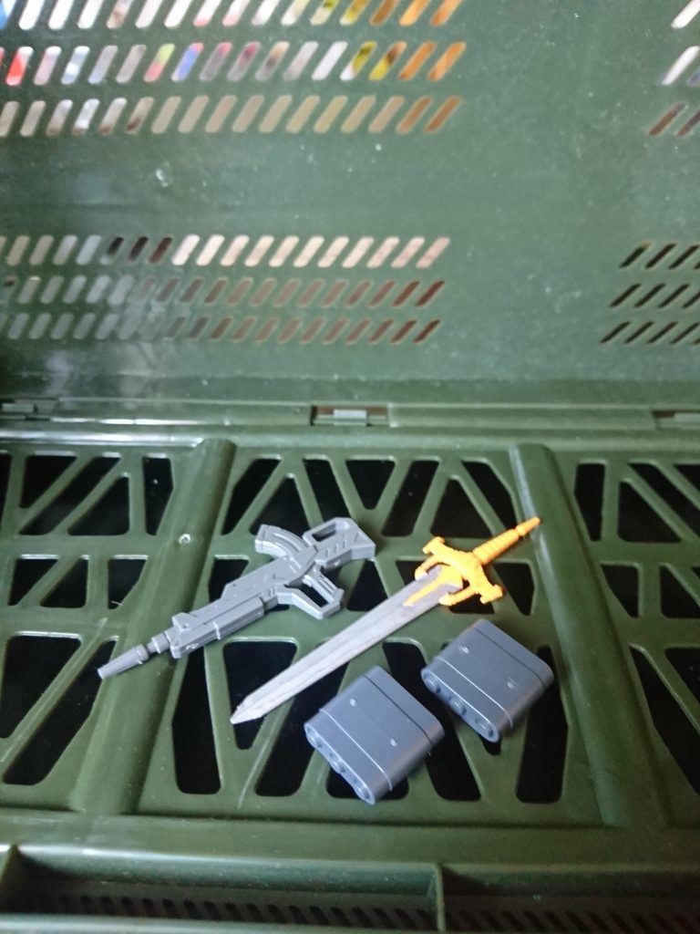 武装

基本武装のみ、小ぢんまりしてます。
ライフルは色が気に入らないのでこれではなく同スケールのシグーから拝借しています。