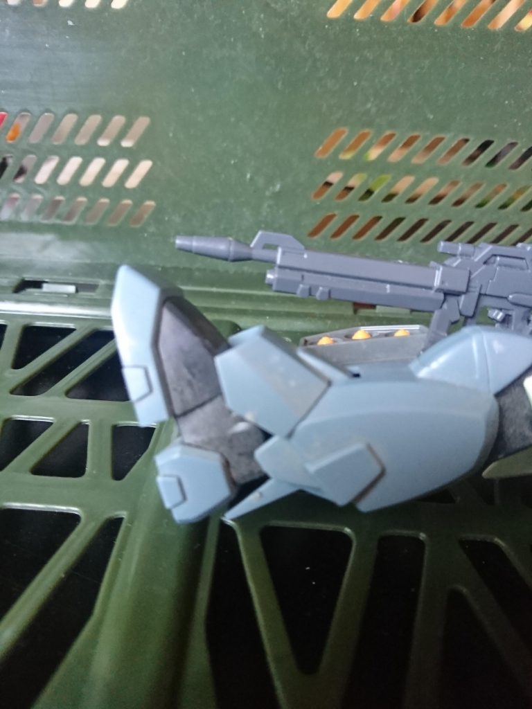 若干真ん中のパーツを切り飛ばす事で開脚がかなり広がります