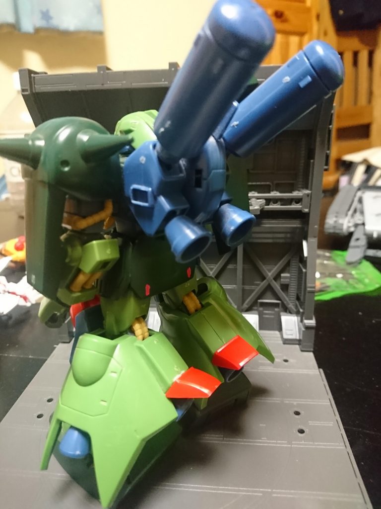 背面
ほぼ無改造でピッタリ(゜ρ゜)
ジオン側が認めなかったハイザックと、
故に開発されたザクⅢが互換性があろうとは…(違)