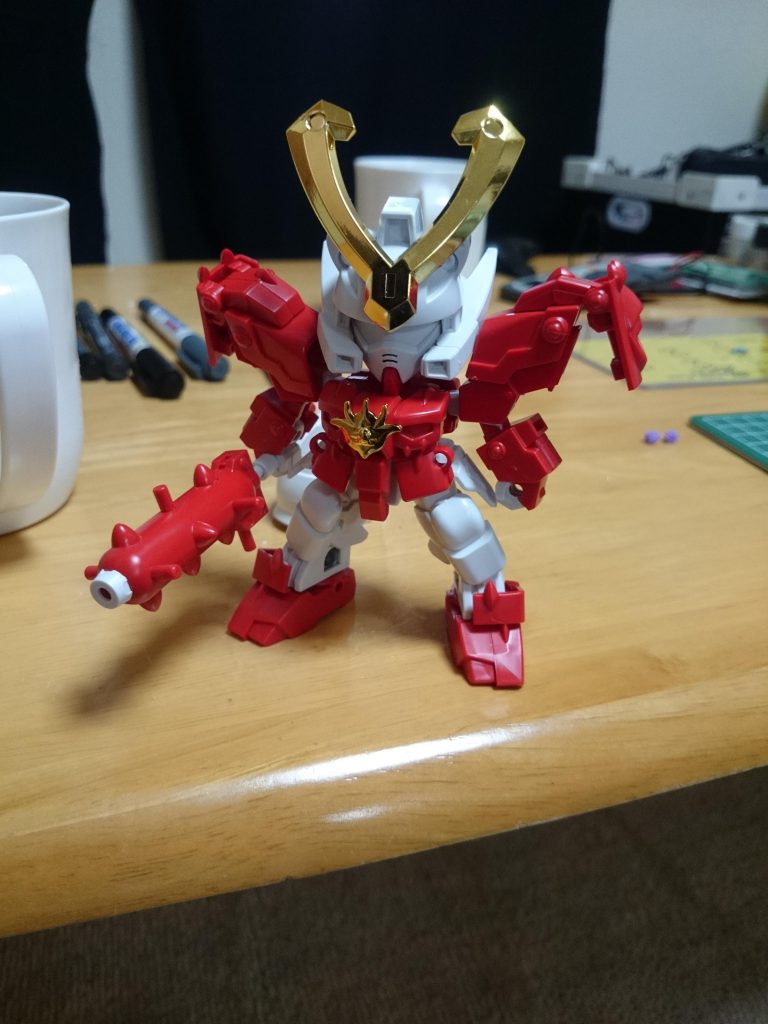 すでに組み合わせた状態。
下駄履かせたような形なので、頭身がすごい事になってます。