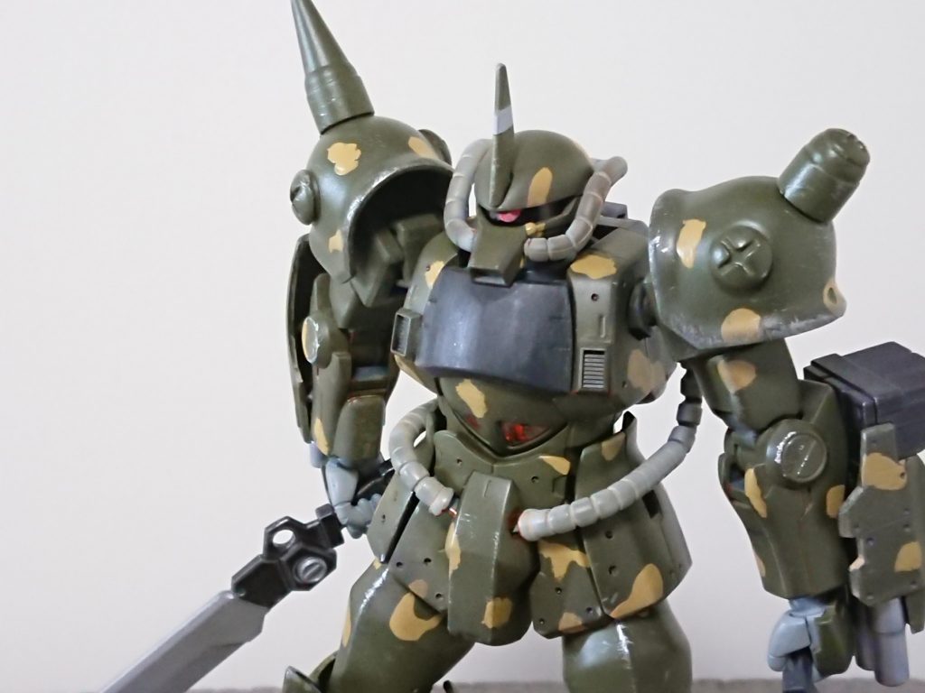 〜設定〜
ジオン残党に属するベテランパイロットの駆る機体。一年戦争時から使用しており、当時から新型機への転換を頑なに拒み、グフを使用し続けている。接近戦を得意とし、二刀流のスタイルによる強襲を行うため、機体には二種一対のヒートサーベルを装備し、予備の対ms用ナイフを備える。