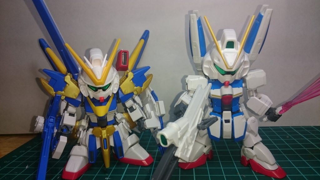 新旧のVガンダムが揃いました
V2がSDフレーム、VダッシュがCSフレームといった感じでしょうか