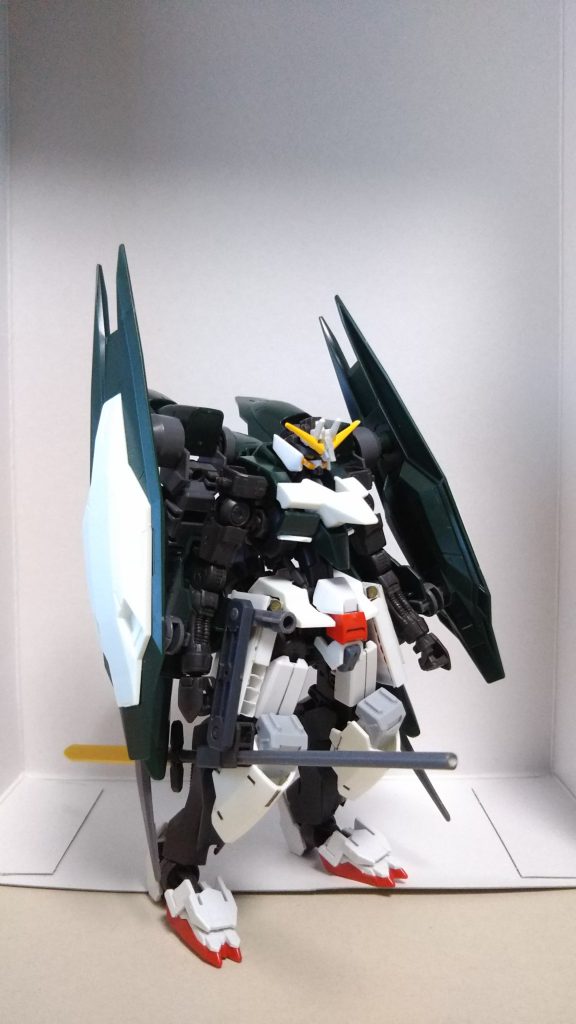 ガンダムミネルヴァ
パイロット：ジュリエッタ・ジュリス
ガンダムフレームXナンバー計画において3号機として造られた機体。「マクギリスファリド事件」終結の立役者、ジュリエッタ・ジュリスがパイロットとして選任された。レギンレイズジュリアのパーツが数多く使われておりコンセプトも類似している。これはレギンレイズジュリアで培われた戦闘スタイルを生かす目的がある。ジュリア同様高機動、高出力のピーキーな機体。

武装はシールドバインダー(バルカン×2)×2、レッグブースター(クロー)×2、ヴァルキュリアグレイブ、グレネード。シールドバインダーとレッグブースターはパージする事も可能でジュリエッタ用のプリセットコードも用意されている。