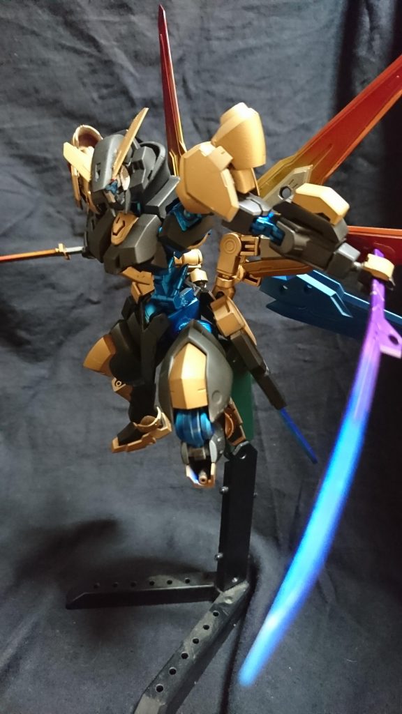 調査隊を率いて木星圏を調査したところ
リンドヴルムの姿を確認した、他にニーズヘッグもその場所に確認された互いに戦っており存在に気づかれないように戦いを見守っていたそこで調査員が近づき音声データを収集した