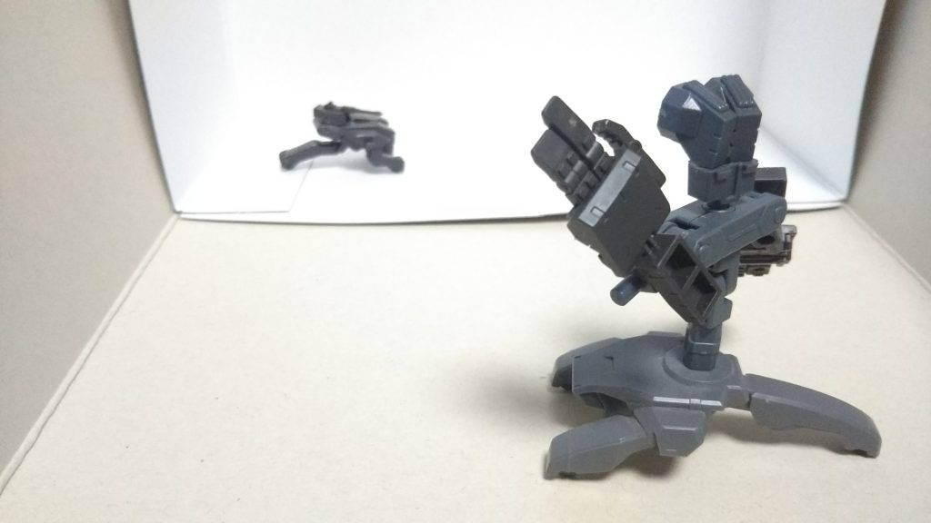 肩もけっこう動きます。

おや、同類を発見したようです