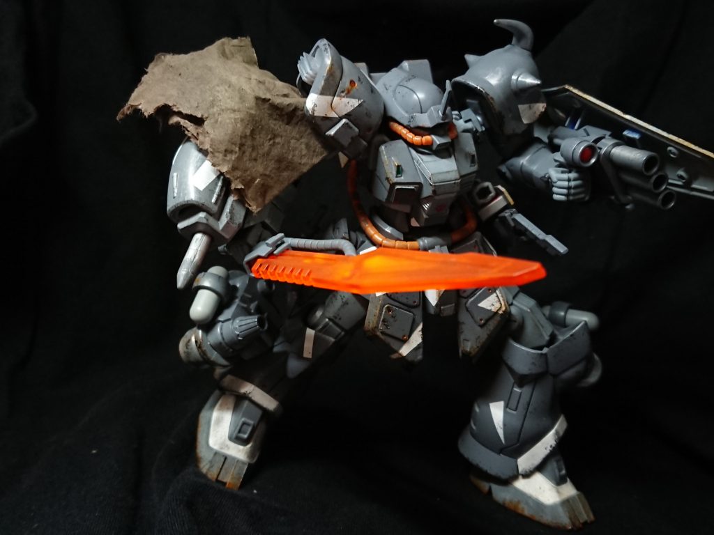 専用のヒートサーベルはクリアパーツに艶消しを吹いて透けなくしてます。