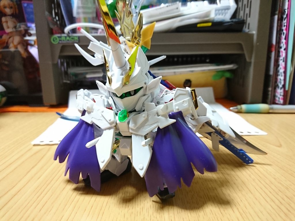 騎士ユニコーンを素体にHGユニコーンやジャンクパーツをミキシングして制作しました。