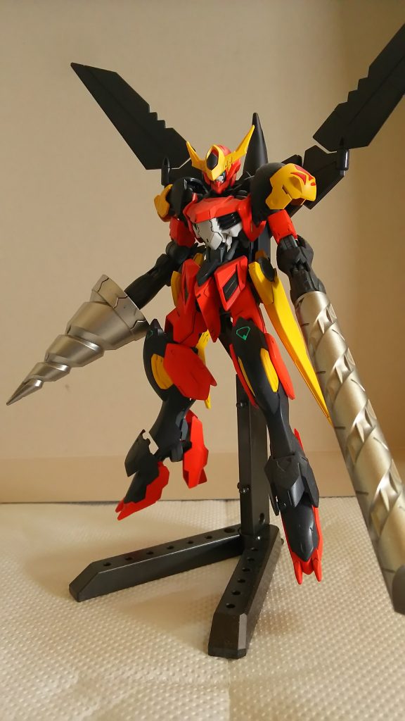 グレンラガンの象徴ともいえるドリルを両腕に装備。