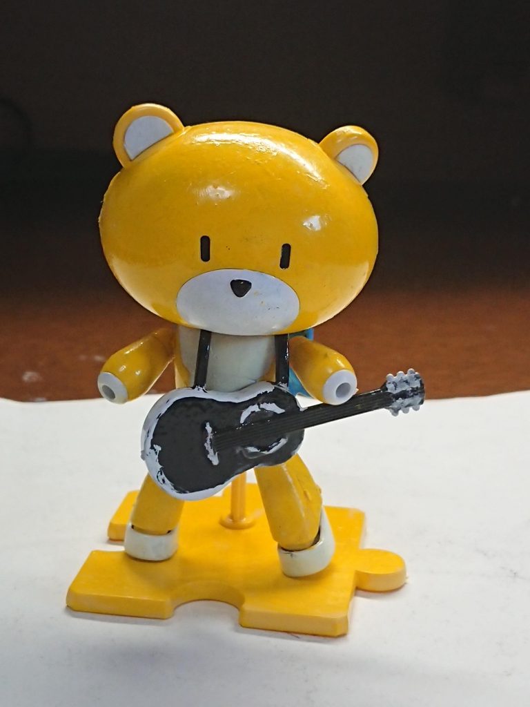 プチッガイサーフィングリーンに付属してるギターを色を変えて持たせて見ました！