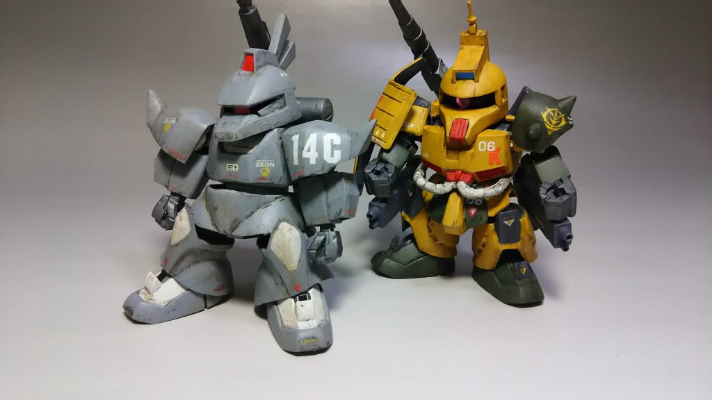 ザクキャノンと2ショットです
フレームのおかげでサイズあわせが楽々