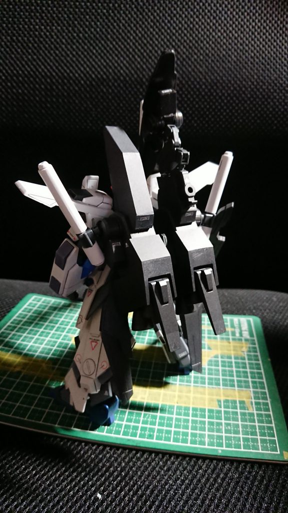 バックパックはプラ板の箱組みにて制作しました。