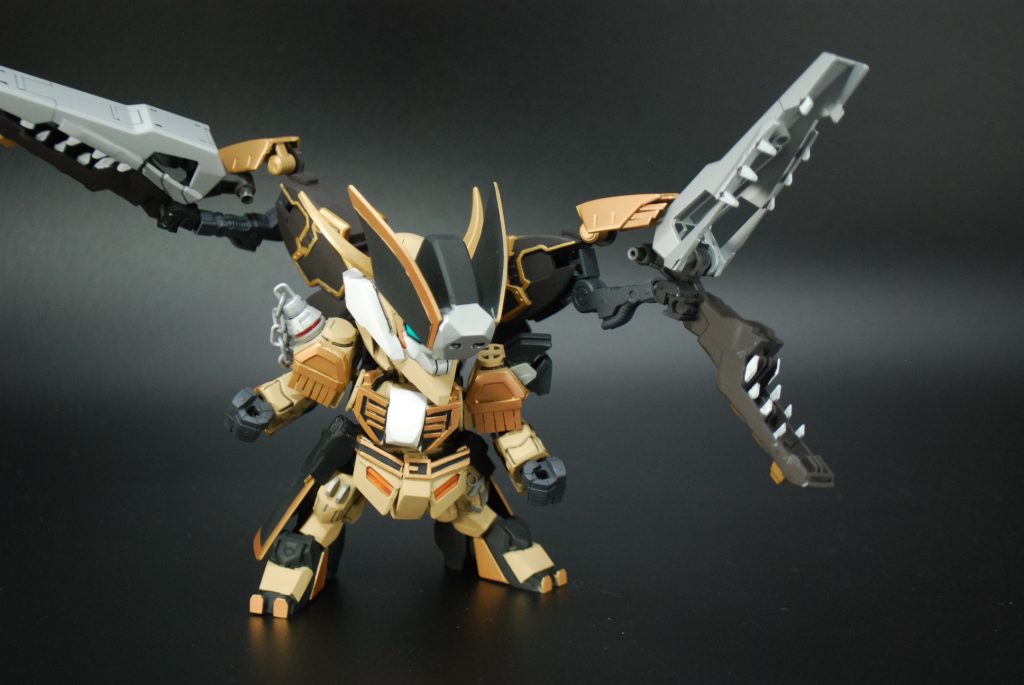 武装その3『ツインアギト』
腰にマウントされている大型特殊武器。
二つの大顎があらゆる敵を噛み砕く。