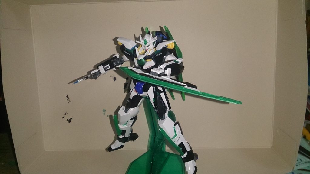 軽装状態。レイザーブレイドをメインにし、バックパックはクアンタのシールドを付けてます。