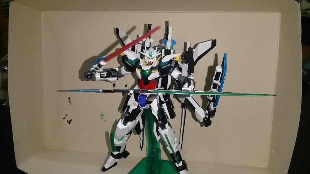 サブアームもあるので、六刀流にもなります。(足の脛に、レイザーブレイドあるんです。足癖悪い機体って…………よくないですか?)
なお、足も含めれば剣は12本となります。