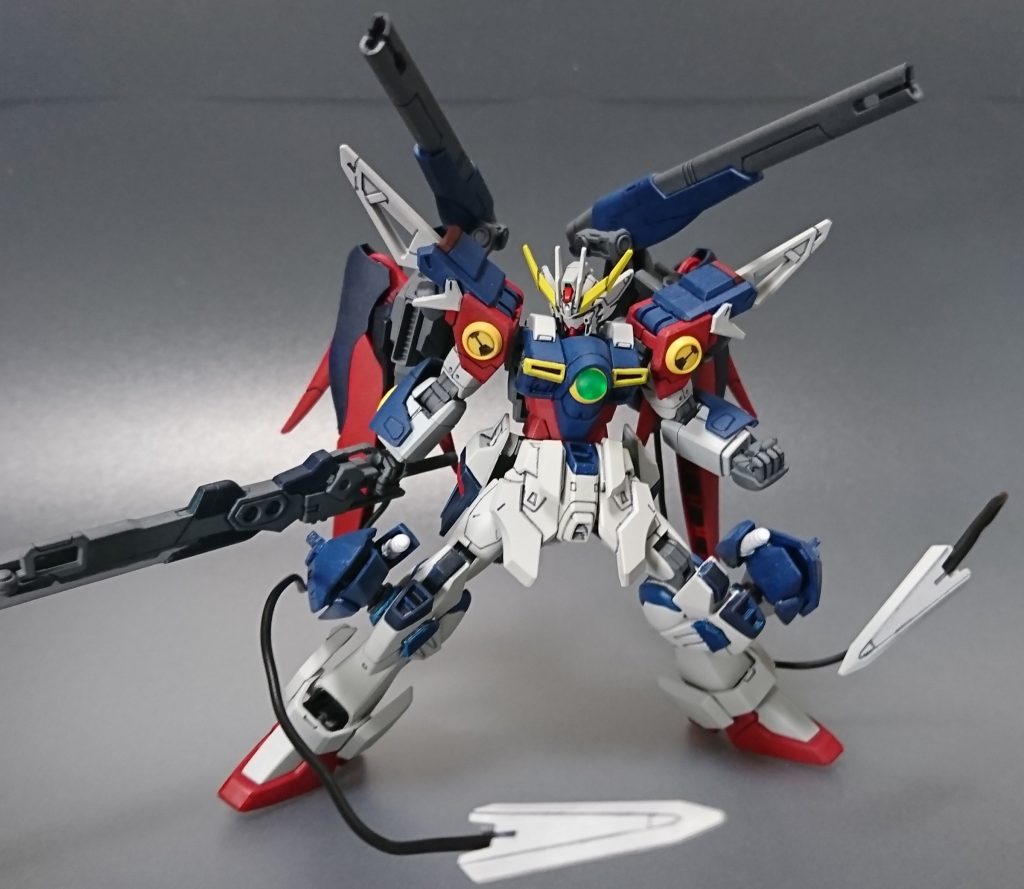 オルトスランチャー:背部に搭載された砲身。オルトスはギリシャ神話に出てくる双頭の番犬に由来するカウダスパーダ:背部からケーブルを伸ばし運用する中距離武器。イタリア語で「尾の剣」を意味する。