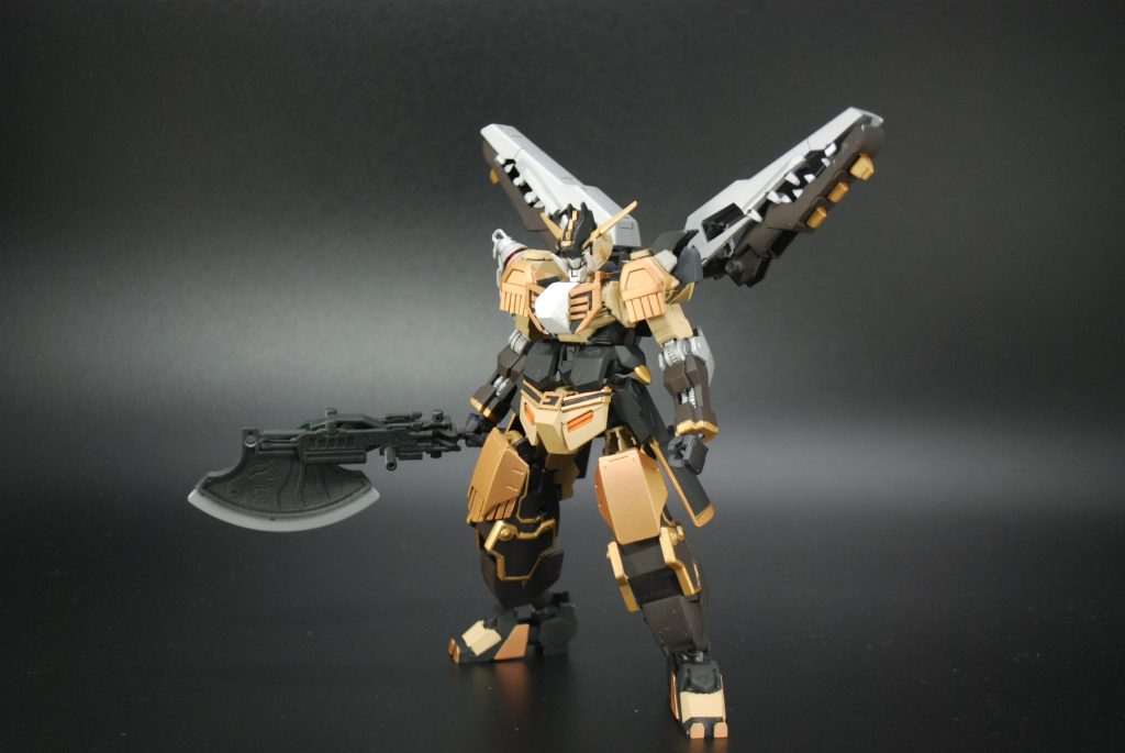 『リアルモード』
製作中、最近のSDガンダムのトレンドである
リアルモードへの変形を実現できそうだったので追加した
キャプテン・グシオンのオマケギミック。
あくまでオマケであるため
頭、腕などが差し替え&余剰になってしまうが
まあかっこいいからいいやみたいな。