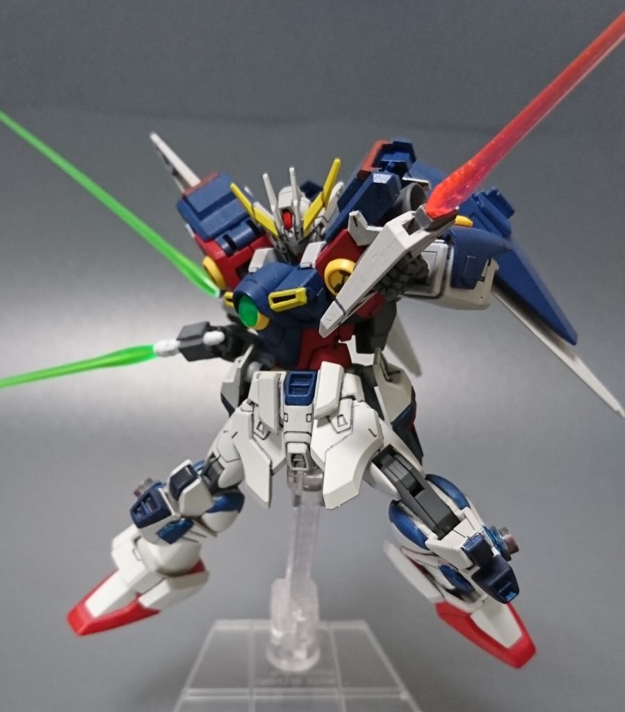 ライトブースターを背部に付けることで身軽な動作が可能になる。また、腰後部のバレルカリバーンをマウントするためのサブアームを攻撃に活用することができる。