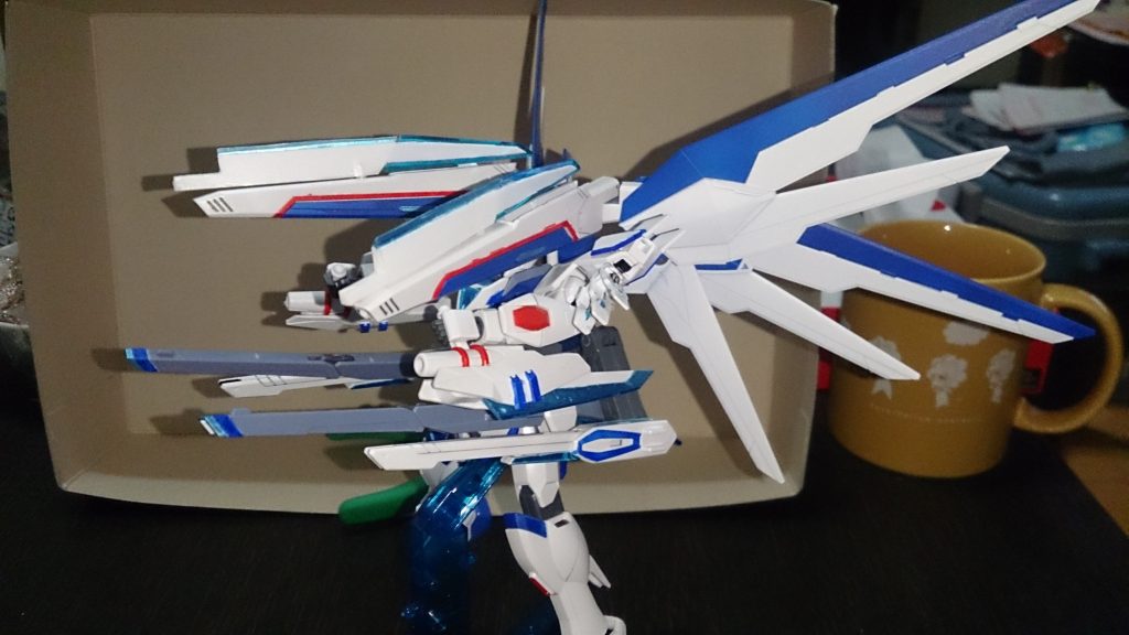 フルバースト形態。パラエーナの上にあるソードがエクスカリバーVⅡです。外して手に持たせられるのですが、写真を撮り忘れました。
弱点があるとすれば、角度を考えないと写真映えが悪いことです。