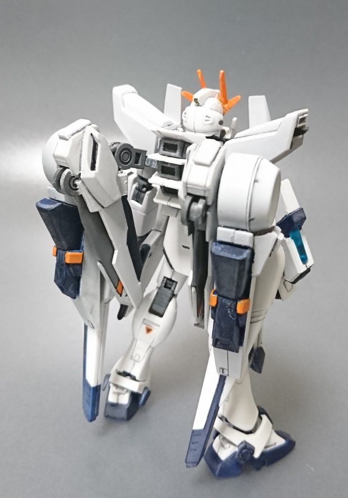 追加武装として、右腕にヒートナックル、背部にセイバーブースターを搭載している。