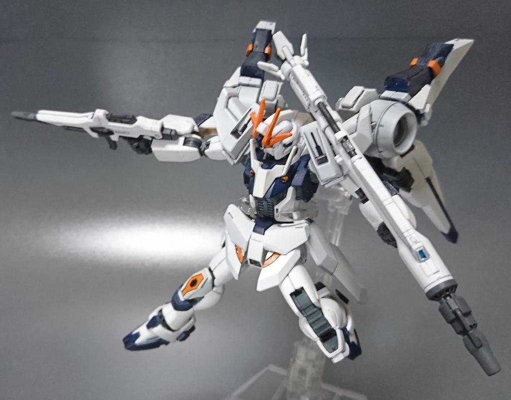 セイバーブースターは展開させることでミノフスキードライブを可能にする。