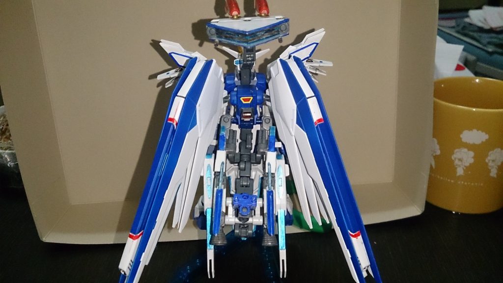 収納はこんな感じ。ちゃんと写真が取れれば良かったのですが、過去作でもあるのでご了承ください。

なお、アメイジングレヴがモチーフのアストライアウェポン。つまり───