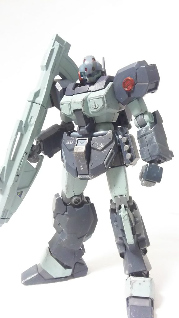 1号機は近接戦闘に対応しているが、この機体は中、遠距離に対応している
バランスよく1号機と戦闘する為である