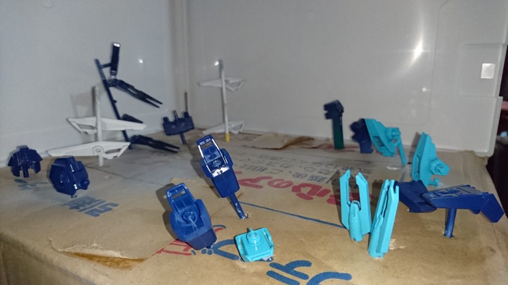 サフ後の塗装。