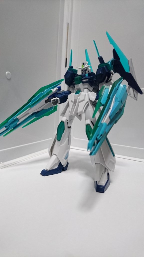 使用したガンプラは
・HGBF スクランブルガンダム
をベースに
・HG ダブルオークアンタ×2
・HGBD ガンダムAGE-2 マグナム
です。