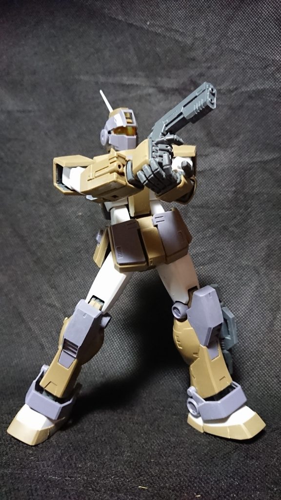 ハンドガン構えると某警察ロボットのようですね(笑)