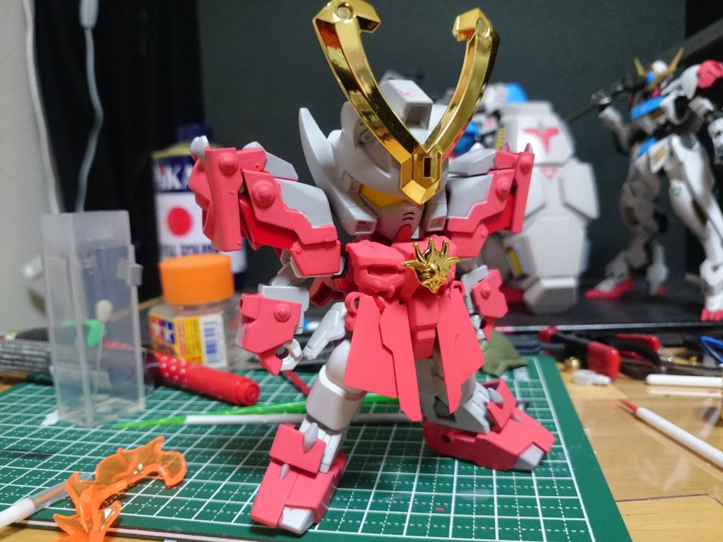 ポスカ塗り中。
割といい色ありますよね。