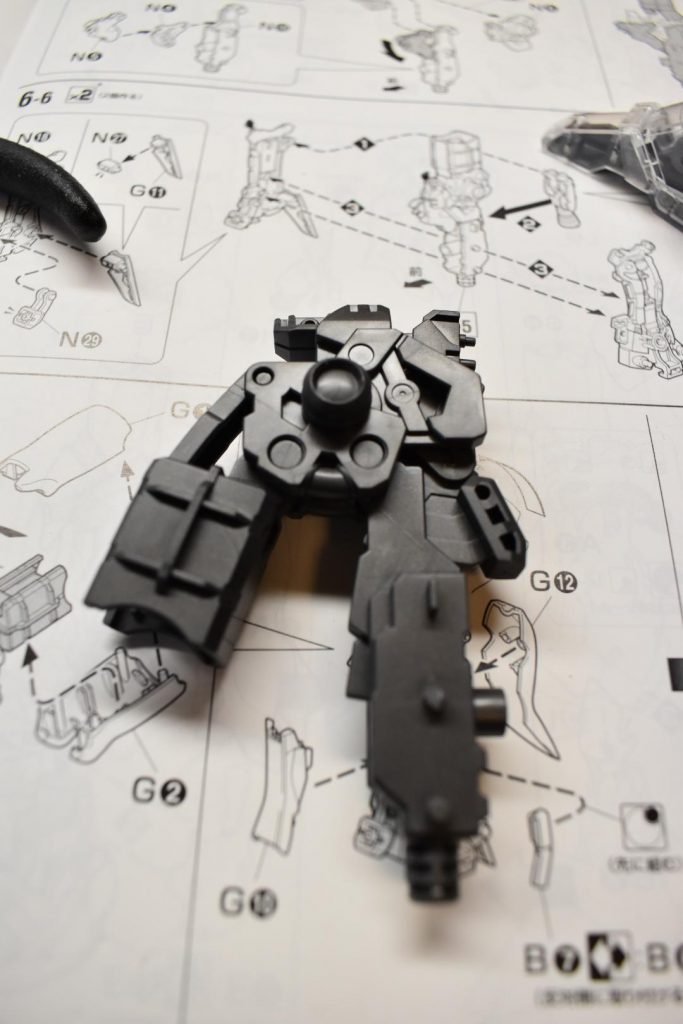 脚部の内部フレームです。
こういう構造になっており、ここまで曲がります。