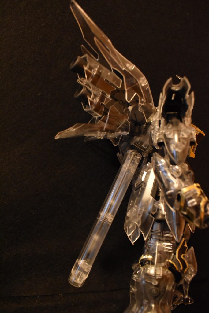 バックパックはもちろん展開しますが、メカニカルクリアなので中の動きまで見えます！！