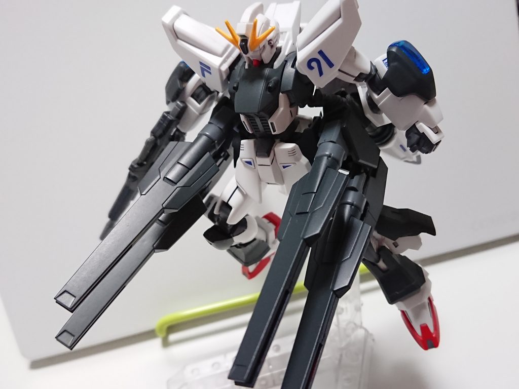 GNフィンファングはヴェスバーの様に展開しても使用できる設定です