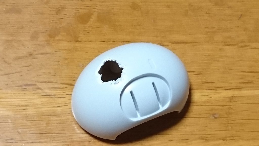 制作工程2。プチッガイ本体は無改造です。目の回りをくりぬき、結晶をパテで固めています。これは左腕、下半身も同様です。