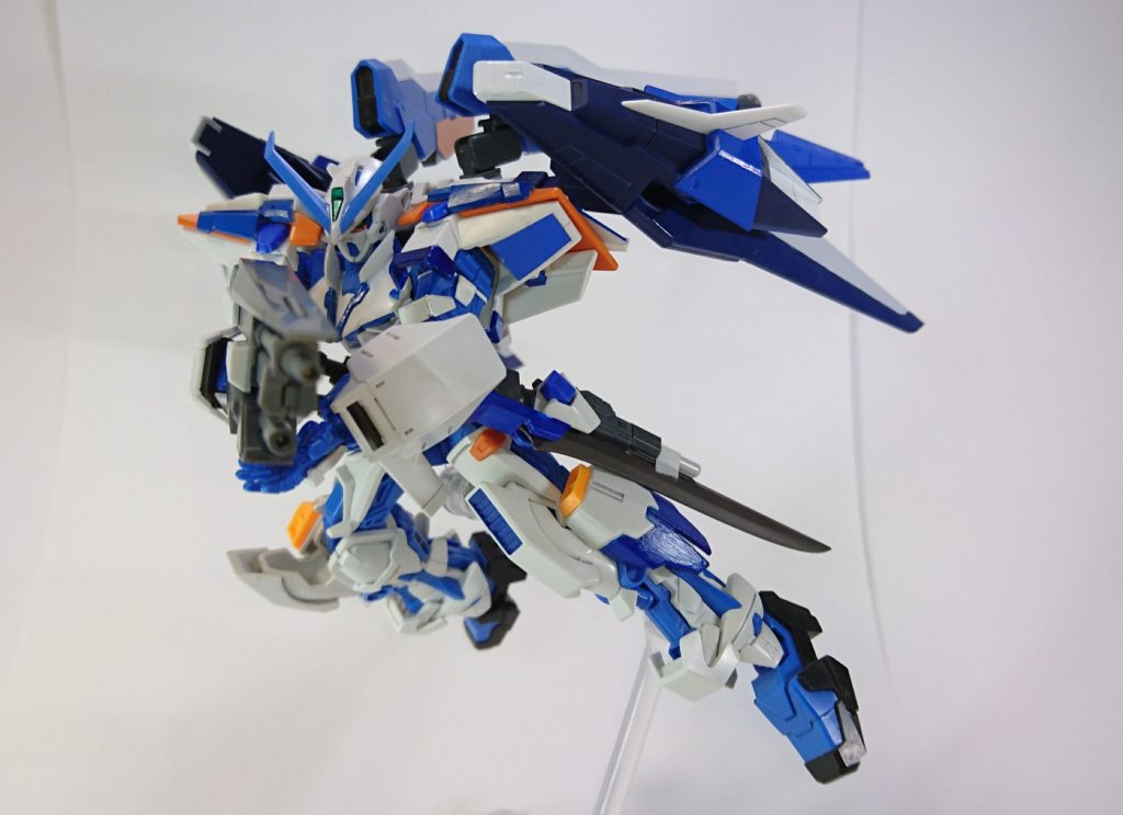 ライフルは腰の後ろへ、ガンブレードはサイドアーマーに懸架出来るようにしました。
こだわりというのか分からないのですが、武器類は基本的にマウントしたい人間です。