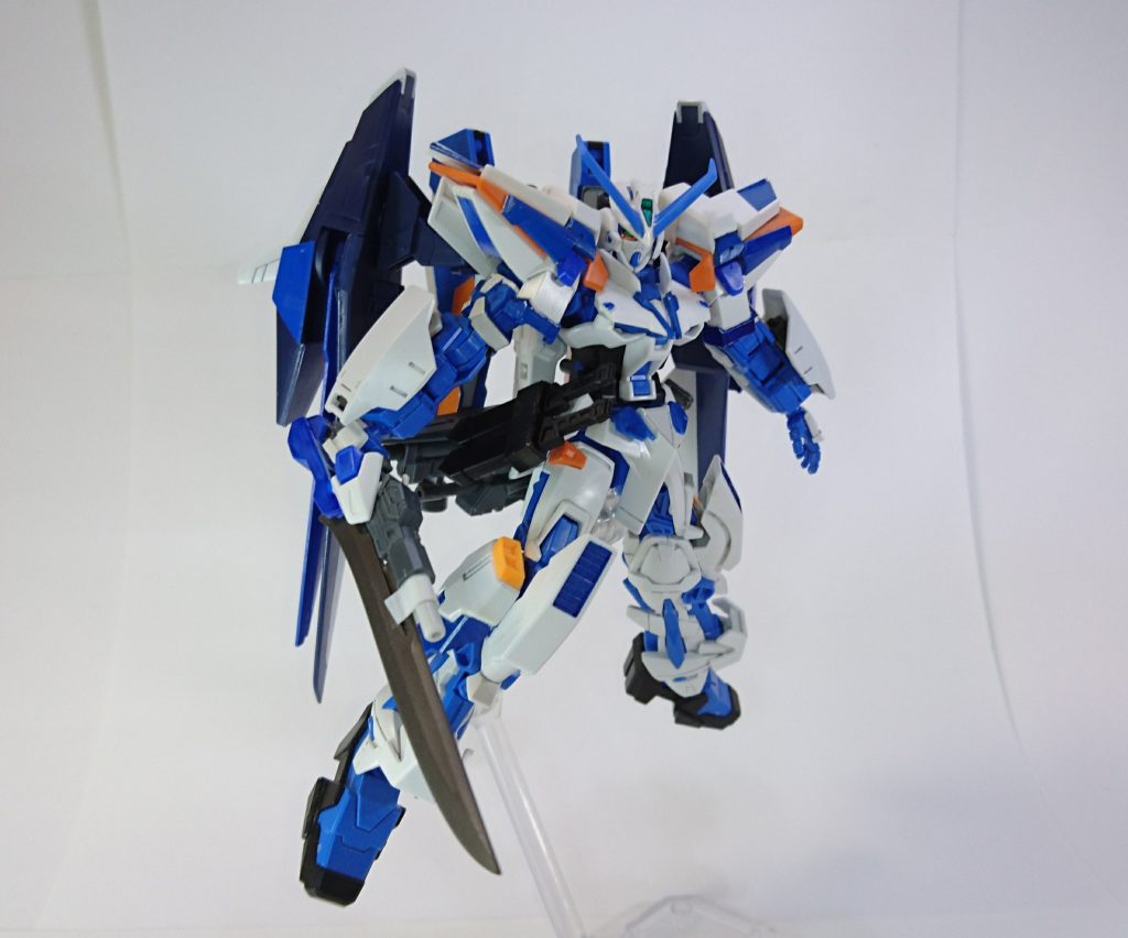 最後までお付き合い頂きありがとうございます。
ブルーフレーム大好きマンとして欲望のまま改造しつづけた姿のひとつです。
バインダーが面白く、カッコいいシルエットを作ってくれたのが助かりました。
さらにマイナーチェンジを繰り返していきますがそれはまた別の機会で。
それではまた。