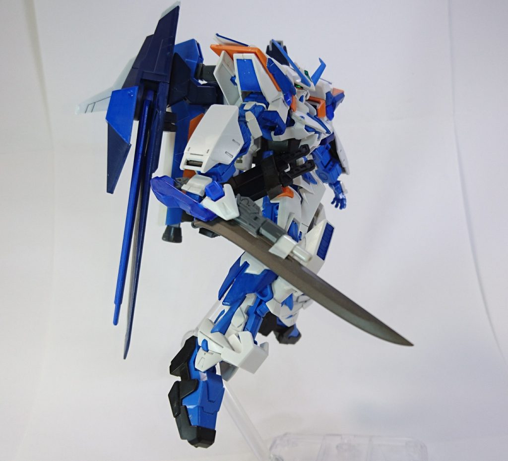 ガンブレード・ブレードモード
GMGMウェポンズのビームガンを手にした途端、ガンブレードを作れという天啓を受けたので作りました(?)。
刃はSEEDカスタムキット(うろ覚え)に付属したグランドスラムの刃を使っています。
ガシャ○ンキースラッシャーやガン○ラッシュだの言われましたがそういう武器好きなのでお気に入りです。
関係ないのですが雑誌付録のキットを再販するか纏めて販売してほしいですよね・・・・・・