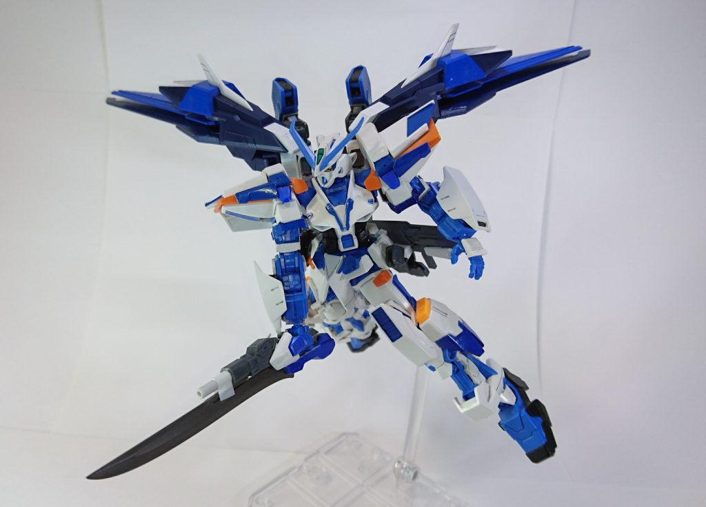 バインダー類は大きく可動できるようにしています。