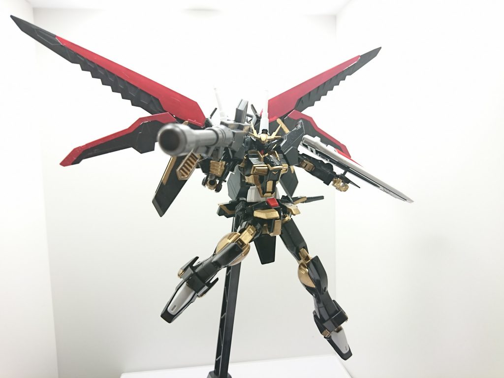 この形態でもハドロンブラスター照射時は機体を静止させる必要がある。
ただし、バックパックの変形によりエネルギーをより効率よく送ることができるようになるため、より高い出力で放つことができる。