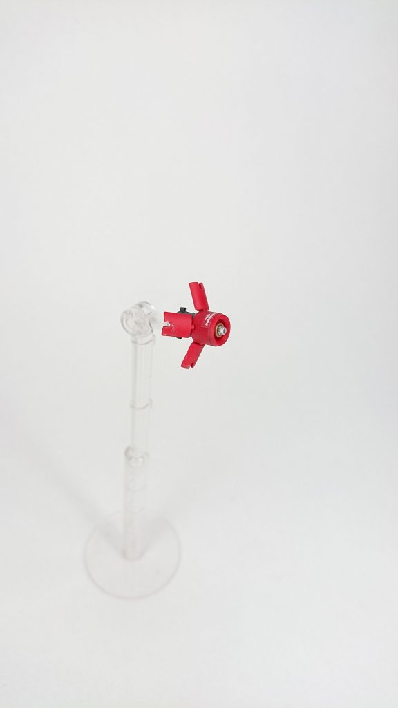 ファンネル。パーツごとに塗り分けています。
後部に3㎜穴が開いていますので、スタンドやエフェクトパーツ類が装着できます。