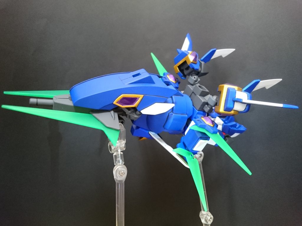 必殺攻撃形態その2。
捨て身の高速突撃を行う。
変形というにはちょっと無理があるかも…