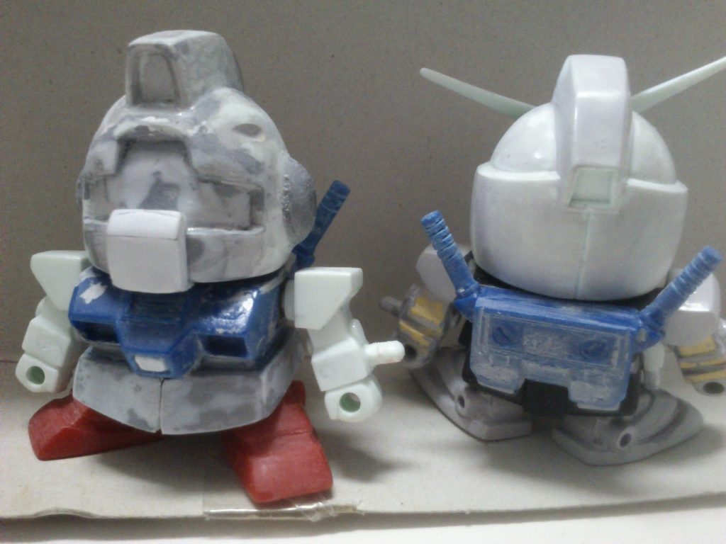 ガンダムの顔をひたすら削って盛って削って盛って…ジムの頭に変えました。