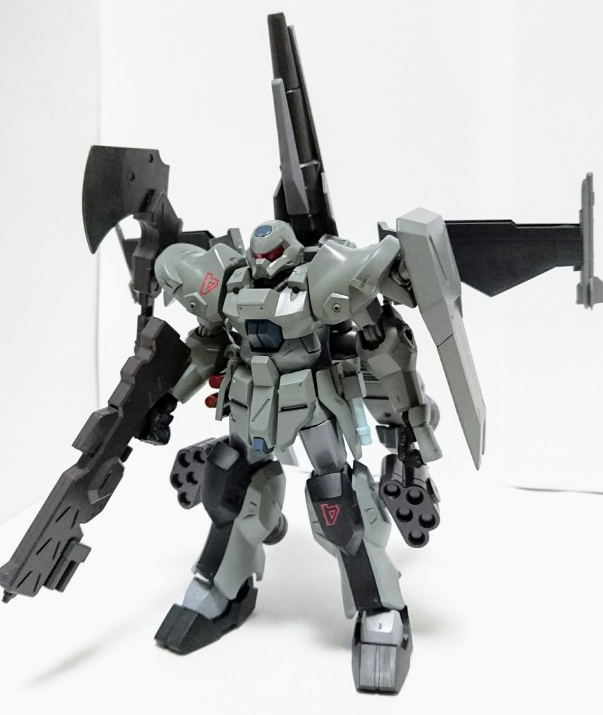 フル装備状態。Zndブースターを背部に装備、さらに各ジョイント部に武装を追加装備。高い機動力と多彩な火器で相手を翻弄する。
…ちなみに機体モチーフはプラモ狂四郎に登場する「山野辺ザク」。