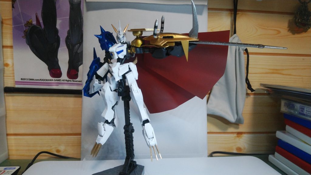 ジュリアンソードを延長。流石にデジ文字はない。マントは２枚構造で可動するように。