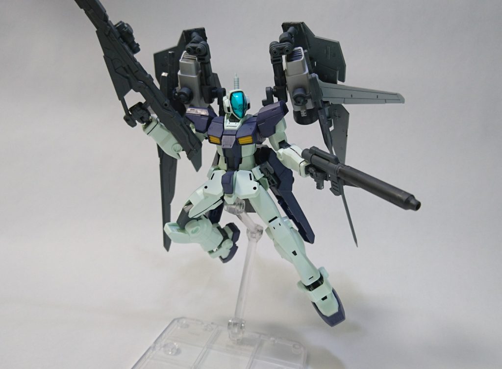 ビームカービン。
サイドアームとして中近距離で取り回しの良いライフルとして活躍します。
ジムジムのスプレーガンにアメイジングなバレルを付けました。
微妙に弱そうな雰囲気がツボです。