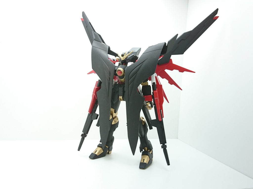 本機はウイングガンダムゼロをベースとしているが、変形機構が様々なシステムのエラーを発生させることから廃止された。
代わりに大型のメインブースターを採用し、それだけで大気圏内を自由に飛行できる推力を確保した。また、機体の空気抵抗を極限まで無くす防御翼、ヴォワチュールリュミエール搭載の推進翼を採用し、実現不可能な加速力を備えた。
防御翼はどの体勢でも最高の空力を実現できるよう稼働する。